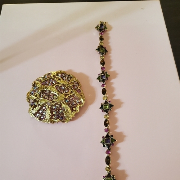 Gold color Vintage bracelet and vintage Sarah Coventry brooch - Picture 2 of 13
